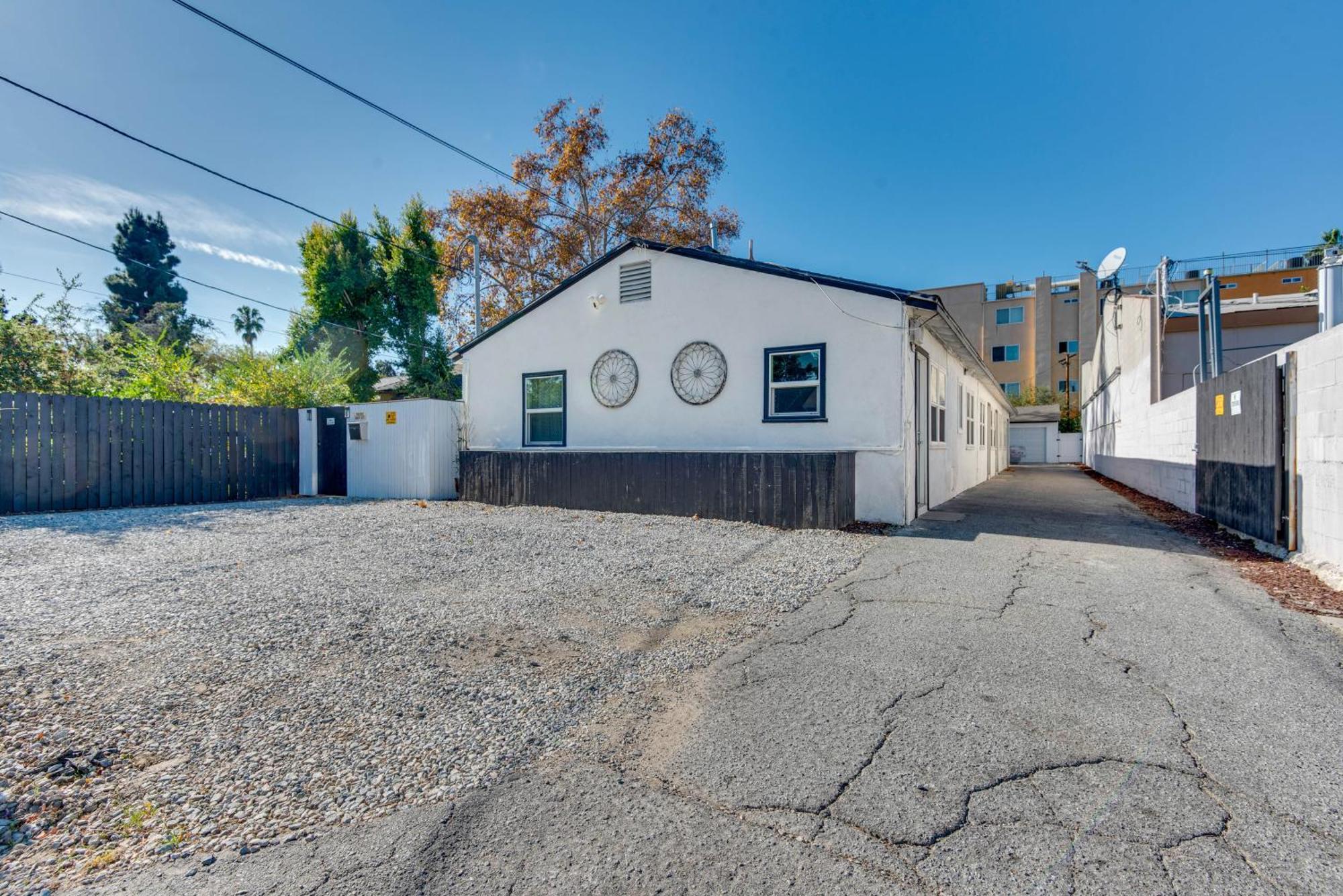 Nuys Abode With Patio, 7 Mi To Universal *